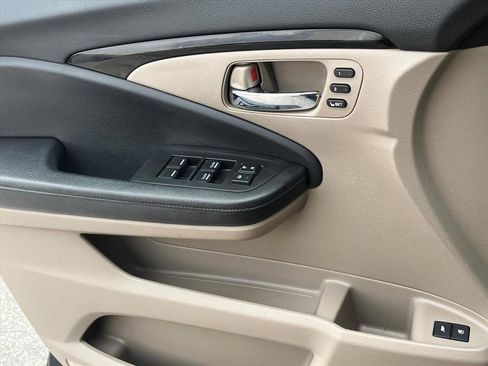 Certified 2018 Honda Pilot Touring image 19