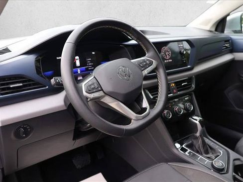 Used 2023 Volkswagen Taos SE w/ Panoramic Sunroof Package AWD/4WD image 10