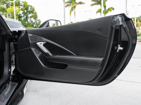 Used 2019 Chevrolet Corvette Stingray Coupe w/ Carbon Flash Badge Package RWD image 33
