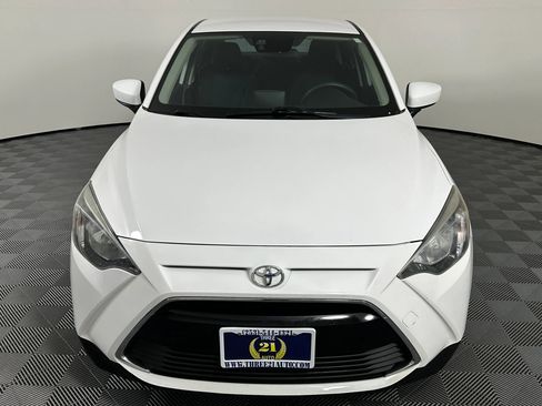 Used 2017 Toyota Yaris iA image 4