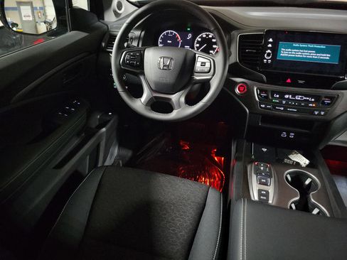 Certified 2025 Honda Ridgeline Sport image 13