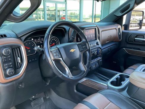 Used 2022 Chevrolet Silverado 2500 High Country w/ Technology Package AWD/4WD image 17