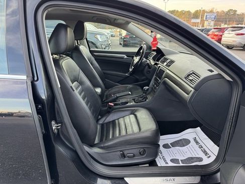 Used 2017 Volkswagen Passat 1.8T SEL Premium image 9