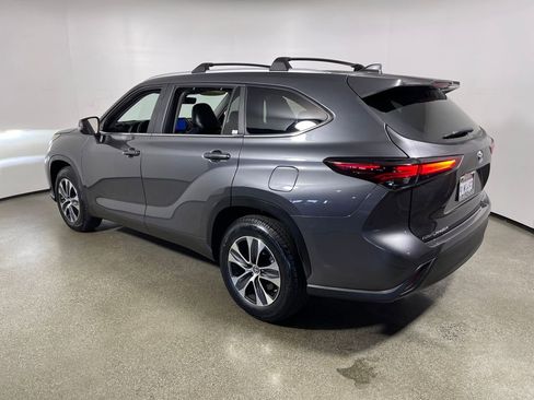 Certified 2024 Toyota Highlander XLE image 5