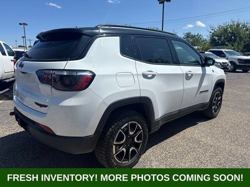 Used 2025 Jeep Compass Trailhawk w/ Trailer Tow Group AWD/4WD image 2