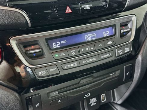 Used 2019 Honda Pilot Touring image 17