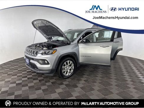 Used 2023 Jeep Compass Latitude image 11