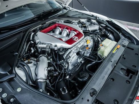 Used 2014 Nissan GT-R Premium image 91