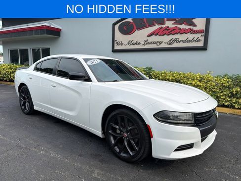Used 2021 Dodge Charger SXT w/ Blacktop Package RWD image 1