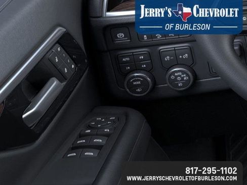 New 2026 Chevrolet Suburban LT image 25