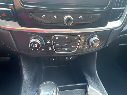 Used 2020 Chevrolet Traverse LT w/ Driver Confidence II Package image 20