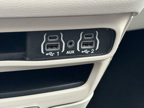 Used 2023 Chrysler Voyager LX FWD image 6