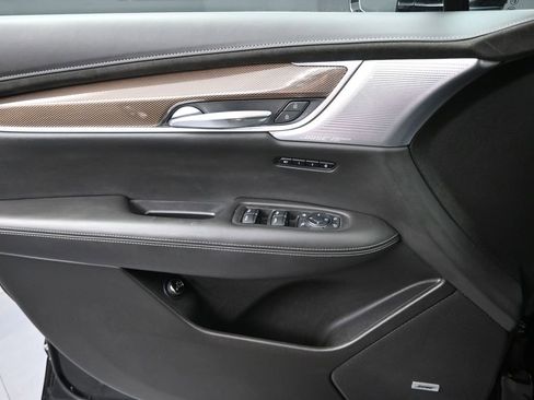 Certified 2025 Cadillac XT6 Premium Luxury w/ Platinum Package image 13