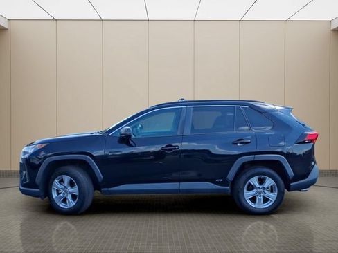 Used 2022 Toyota RAV4 LE AWD/4WD image 11