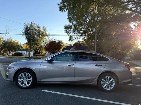 Used 2025 Chevrolet Malibu LT FWD image 3