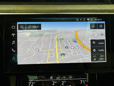 Used 2019 Audi e-tron Premium Plus image 18