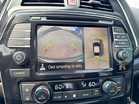 Used 2023 Nissan Maxima SR w/ Sport Mat Group FWD image 16