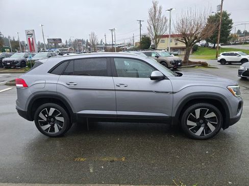 Used 2024 Volkswagen Atlas Cross Sport SE image 6