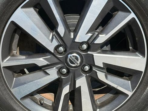 Used 2021 Nissan Versa SV FWD image 42