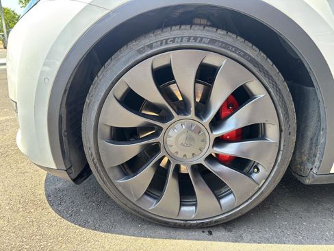 Used 2022 Tesla Model Y Performance AWD/4WD image 13