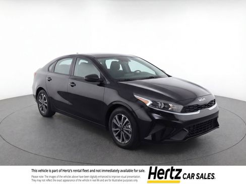 Used 2023 Kia Forte LXS image 1