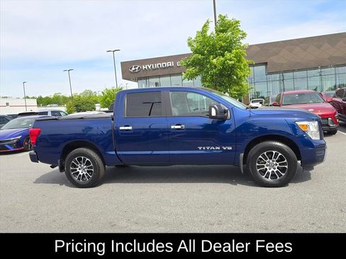 Used 2020 Nissan Titan SV w/ SV Convenience Package AWD/4WD image 2