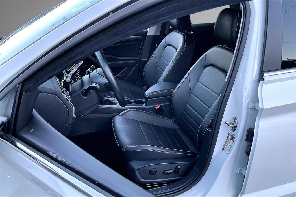 Used 2023 Volkswagen Jetta SE FWD image 21