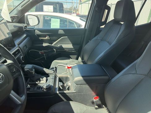 Used 2025 Toyota 4Runner Limited image 10