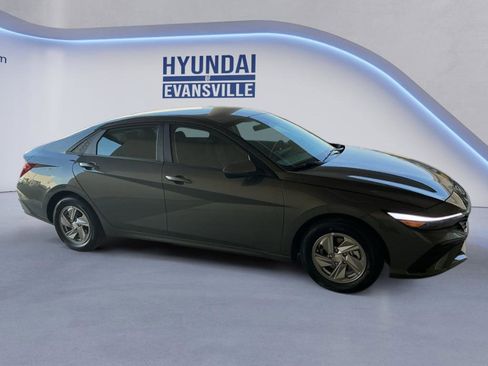 New 2026 Hyundai Elantra SE FWD image 4