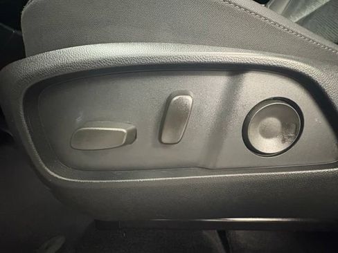 Used 2025 Chevrolet Equinox LT w/ Convenience Package II FWD image 14
