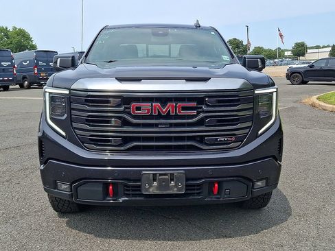 Used 2024 GMC Sierra 1500 AT4 w/ AT4 Premium Package AWD/4WD image 5