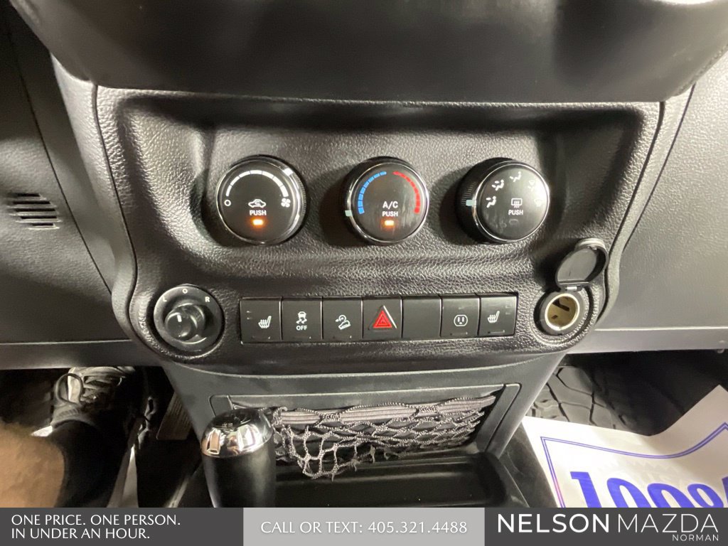 Used 2017 Jeep Wrangler Unlimited Rubicon AWD/4WD image 35