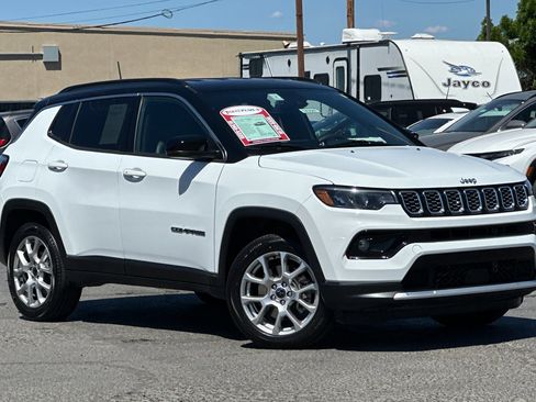 Used 2025 Jeep Compass Limited AWD/4WD image 2