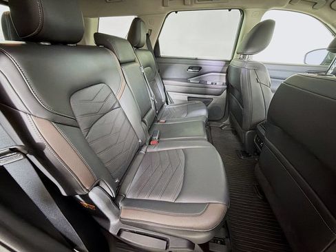 Used 2025 Nissan Pathfinder Platinum w/ Cargo Package AWD/4WD image 26