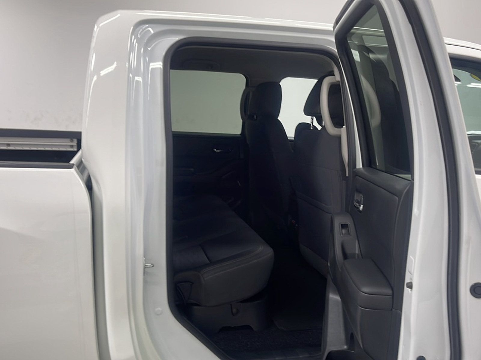 Used 2023 Nissan Frontier SV AWD/4WD image 18