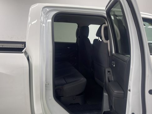 Used 2023 Nissan Frontier SV AWD/4WD image 18