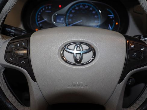 Used 2014 Toyota Sienna XLE image 22