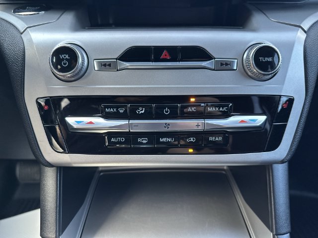 Used 2022 Ford Explorer XLT w/ Class IV Trailer Tow Package AWD/4WD image 25