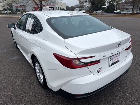 Used 2025 Toyota Camry LE image 3
