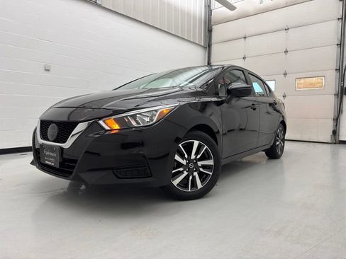 Used 2021 Nissan Versa SV FWD image 3