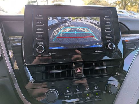 Used 2021 Toyota Camry LE image 27