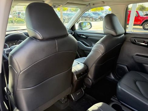 Used 2026 Toyota Highlander XLE AWD/4WD image 32