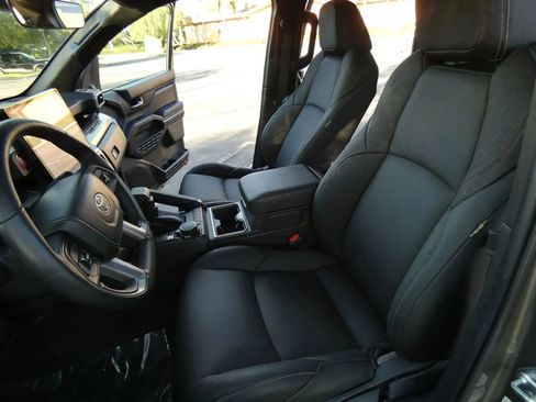 Used 2025 Toyota Tacoma TRD Sport image 64