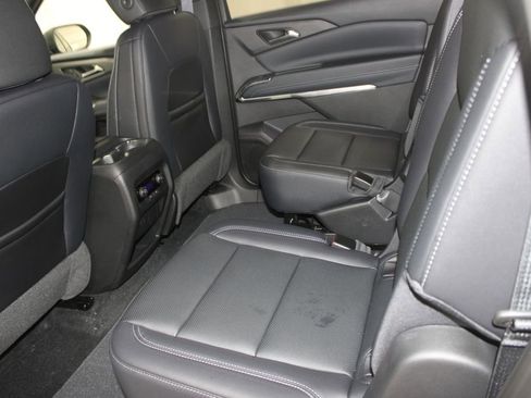 New 2026 Chevrolet Traverse LT w/ Sun and Wheel Package FWD image 19