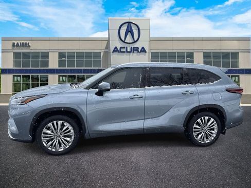 Used 2024 Toyota Highlander Platinum image 2