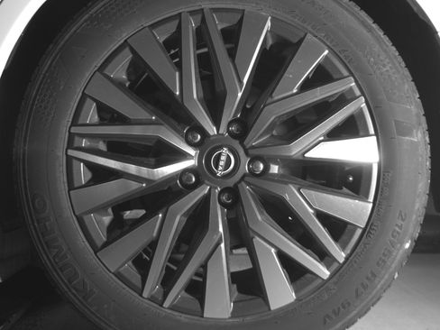 Used 2025 Nissan Altima 2.5 SV FWD image 14