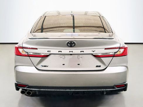 Used 2025 Toyota Camry SE w/ Convenience Package FWD image 5
