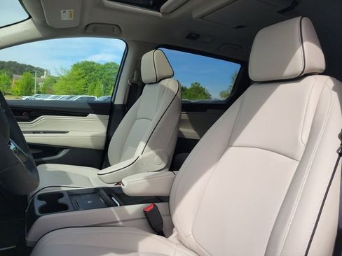 New 2026 Honda Odyssey Touring image 16