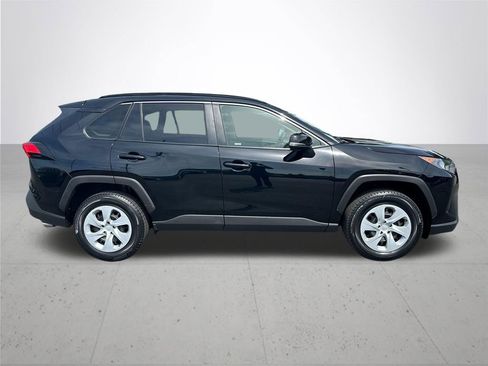 Used 2019 Toyota RAV4 LE w/ Carpet Mat Package AWD/4WD image 6