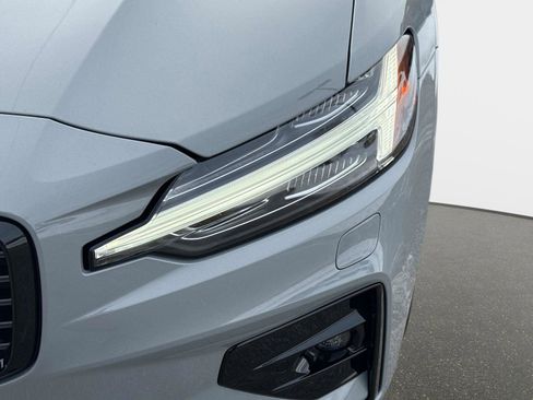 Used 2024 Volvo S60 B5 Core w/ Climate Package image 10